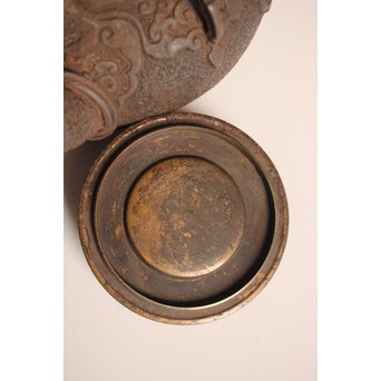 大国造底印有　饕餮紋鉄瓶　K260 