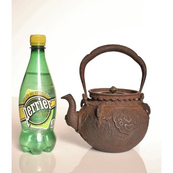 大国造底印有　饕餮紋鉄瓶　K260 