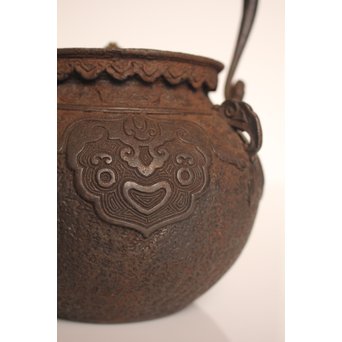 大国造底印有　饕餮紋鉄瓶　K260 