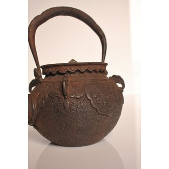 大国造底印有　饕餮紋鉄瓶　K260 