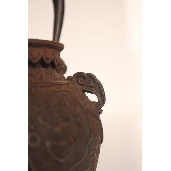 大国造底印有　饕餮紋鉄瓶　K260 