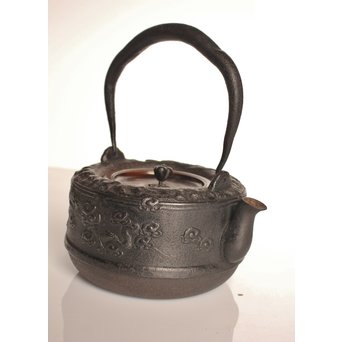 龍文堂安之介造 蓋裏花押入 岩肌道安形鉄瓶　H451 