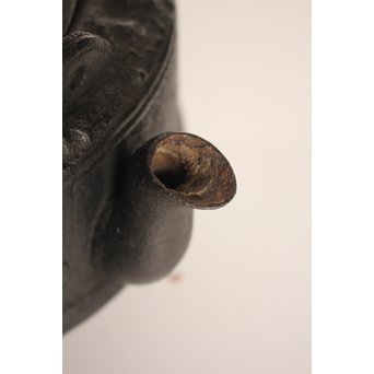 龍文堂安之介造 蓋裏花押入 岩肌道安形鉄瓶　H451 