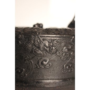 龍文堂安之介造 蓋裏花押入 岩肌道安形鉄瓶　H451 