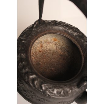 龍文堂安之介造 蓋裏花押入 岩肌道安形鉄瓶　H451 