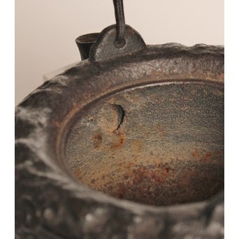 龍文堂安之介造 蓋裏花押入 岩肌道安形鉄瓶　H451 