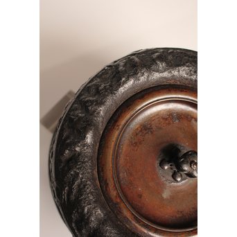 龍文堂安之介造 蓋裏花押入 岩肌道安形鉄瓶　H451 