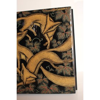 稲垣豊秋作　彫漆色紙箱’野狐’　S2723 