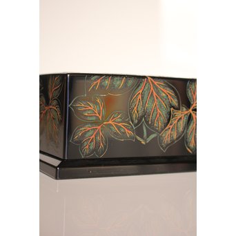 稲垣豊秋作　彫漆色紙箱’野狐’　S2723 