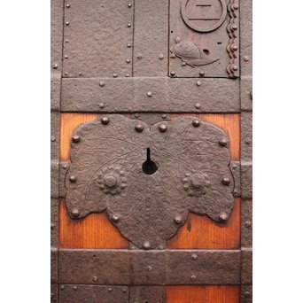 幅狭豪華鉄金具格子蔵戸　W469 