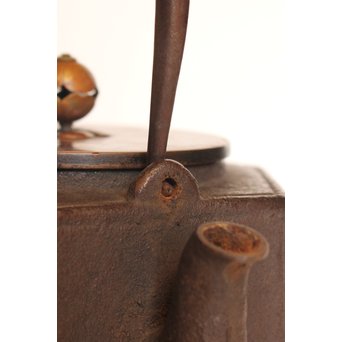 堤手銀象嵌　斑柴銅蓋菊蘭竹梅　釜師系六角鉄瓶　H456 