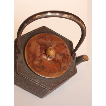 堤手銀象嵌　斑柴銅蓋菊蘭竹梅　釜師系六角鉄瓶　H456 