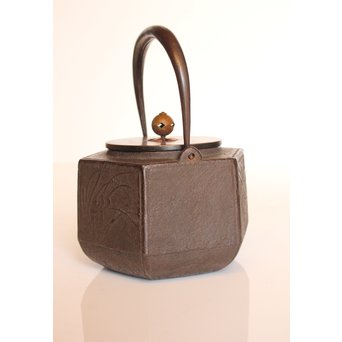 堤手銀象嵌　斑柴銅蓋菊蘭竹梅　釜師系六角鉄瓶　H456 