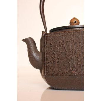 堤手銀象嵌　斑柴銅蓋菊蘭竹梅　釜師系六角鉄瓶　H456 