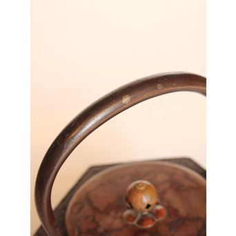 堤手銀象嵌　斑柴銅蓋菊蘭竹梅　釜師系六角鉄瓶　H456 