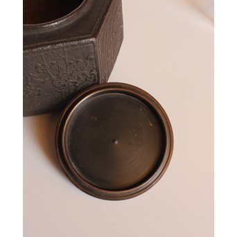 堤手銀象嵌　斑柴銅蓋菊蘭竹梅　釜師系六角鉄瓶　H456 