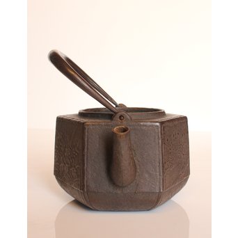 堤手銀象嵌　斑柴銅蓋菊蘭竹梅　釜師系六角鉄瓶　H456 