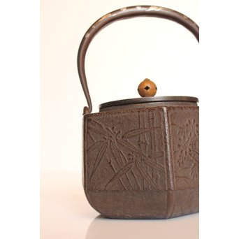 堤手銀象嵌　斑柴銅蓋菊蘭竹梅　釜師系六角鉄瓶　H456 