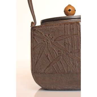 堤手銀象嵌　斑柴銅蓋菊蘭竹梅　釜師系六角鉄瓶　H456 