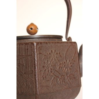 堤手銀象嵌　斑柴銅蓋菊蘭竹梅　釜師系六角鉄瓶　H456 