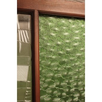 プレス緑色ガラスの建具　GD949 