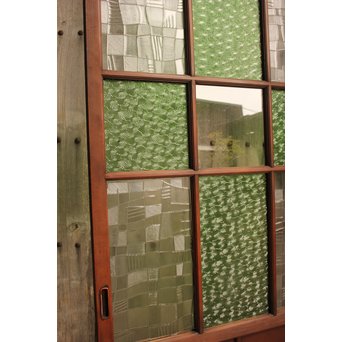 プレス緑色ガラスの建具　GD949 
