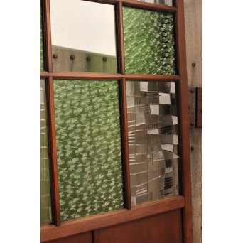 プレス緑色ガラスの建具　GD949 