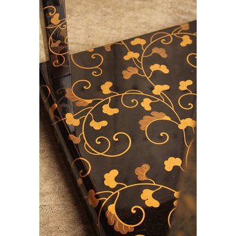 唐草蒔絵真台子　K341 