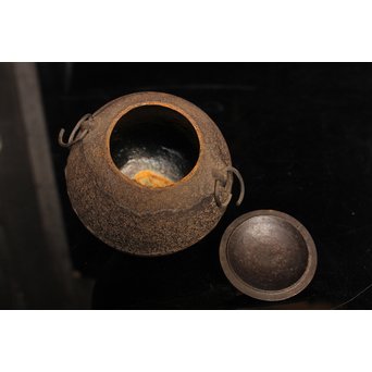 鈴木盛久　白肌日の丸型小型鉄瓶系釜　K345 