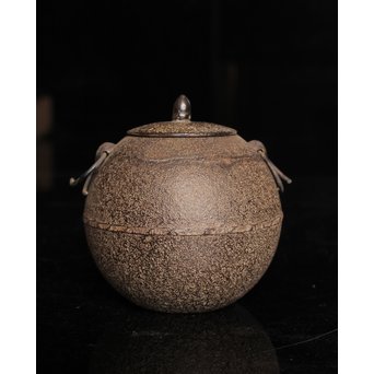 鈴木盛久　白肌日の丸型小型鉄瓶系釜　K345