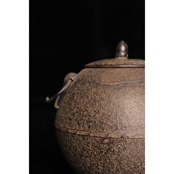 鈴木盛久　白肌日の丸型小型鉄瓶系釜　K345 