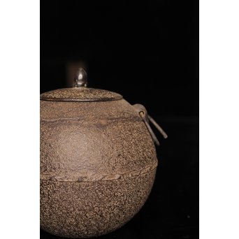 鈴木盛久　白肌日の丸型小型鉄瓶系釜　K345 