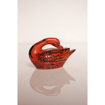 堆朱楊成 木彫根来塗雁形香合　K359 