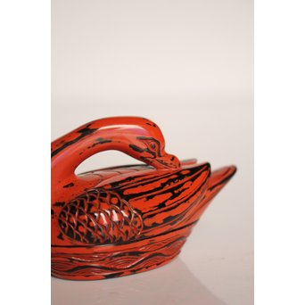 堆朱楊成 木彫根来塗雁形香合　K359 