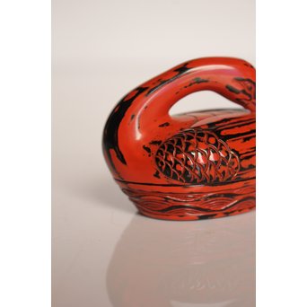 堆朱楊成 木彫根来塗雁形香合　K359 