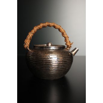 柿畠甚次郎　純銀製籐巻提手芋頭砲口打出銀瓶　K368 