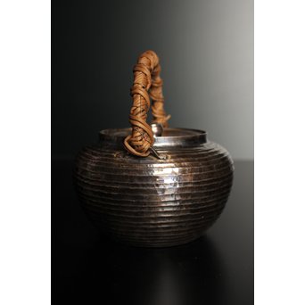 柿畠甚次郎　純銀製籐巻提手芋頭砲口打出銀瓶　K368 