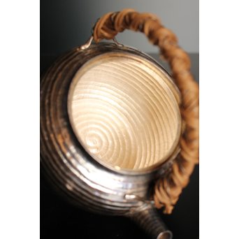 柿畠甚次郎　純銀製籐巻提手芋頭砲口打出銀瓶　K368 