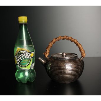 柿畠甚次郎　純銀製籐巻提手芋頭砲口打出銀瓶　K368 