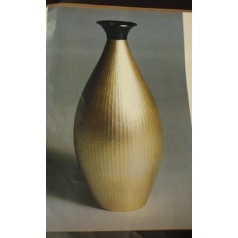 人間国宝　関谷四郎作　鍛金緑青線瓶　S2864 ※出展作に同類の作品があります　図録より