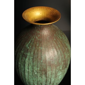 人間国宝　関谷四郎作　鍛金緑青線瓶　S2864 