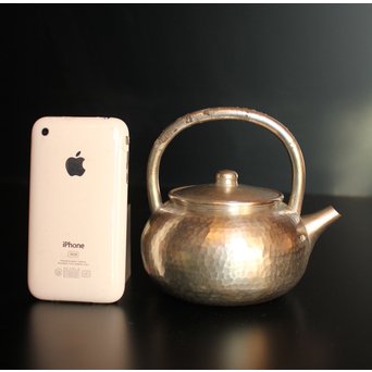 鎚目打出砲口ボウフラ型純錫急須　K403 