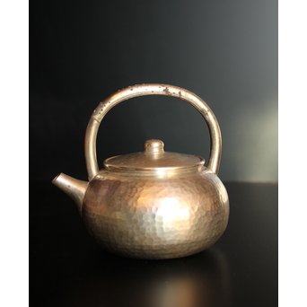 鎚目打出砲口ボウフラ型純錫急須　K403