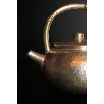 鎚目打出砲口ボウフラ型純錫急須　K403 