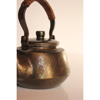 六代玉川堂　口打出下張型鎚起銅製急須　K404 