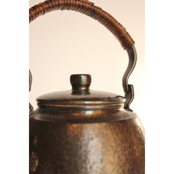 六代玉川堂　口打出下張型鎚起銅製急須　K404 