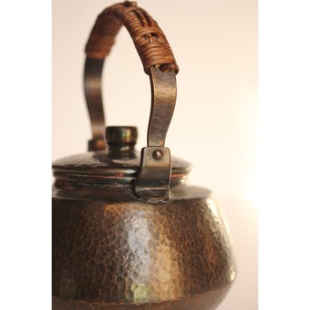 六代玉川堂　口打出下張型鎚起銅製急須　K404 