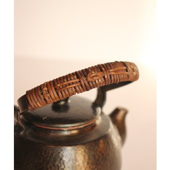 六代玉川堂　口打出下張型鎚起銅製急須　K404 