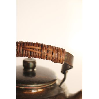 六代玉川堂　口打出下張型鎚起銅製急須　K404 