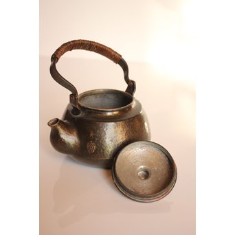 六代玉川堂　口打出下張型鎚起銅製急須　K404 